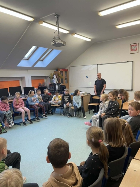 Hejt i cyberprzemoc – jak reagować? Spotkania edukacyjne dla uczniów, nauczycieli i rodziców